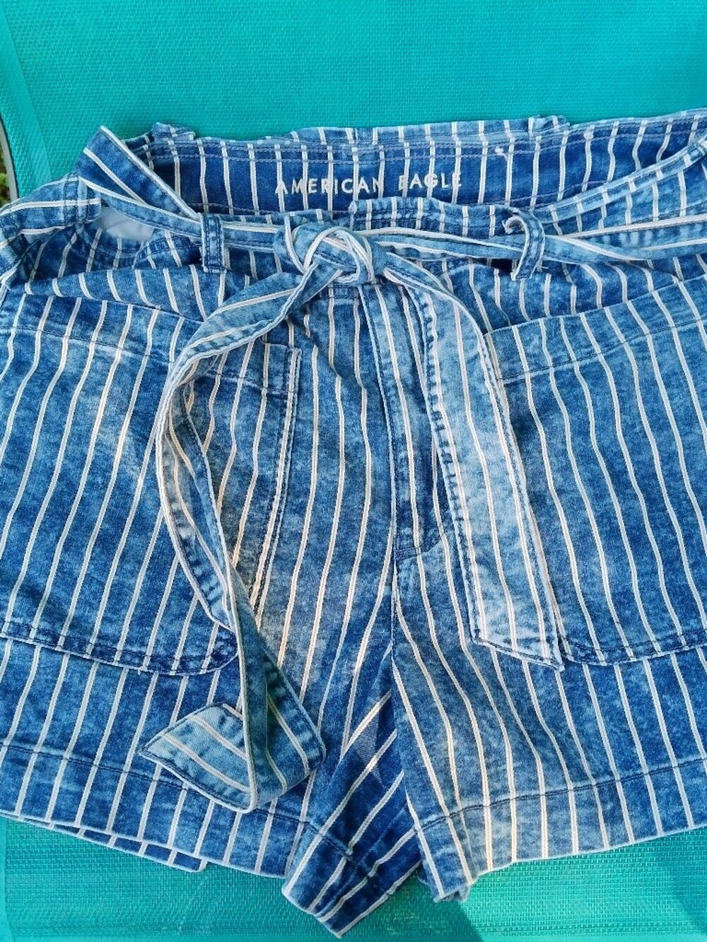 AMERICAN EAGLE SIZE 18 STRIPED SHORTS WITH BELT  GOOD CONDITION